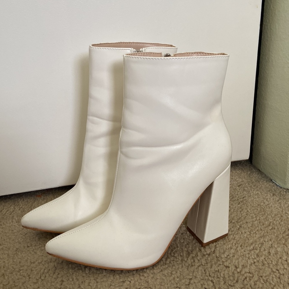 💕Boohoo white boots💕